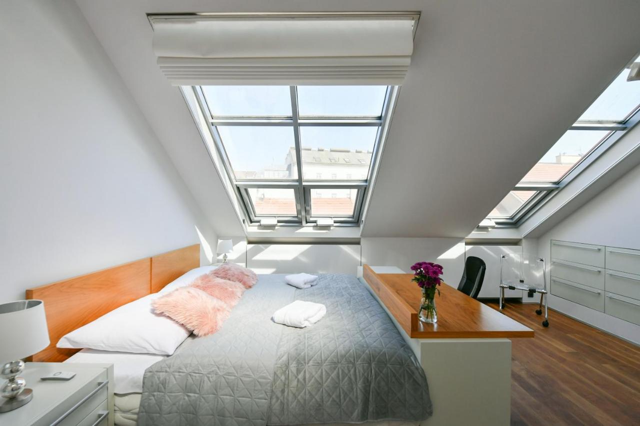 Luxury Central Penthouse With Sauna, Terrace, 250M2, 5Bdrm, 3Bthrm Прага Экстерьер фото
