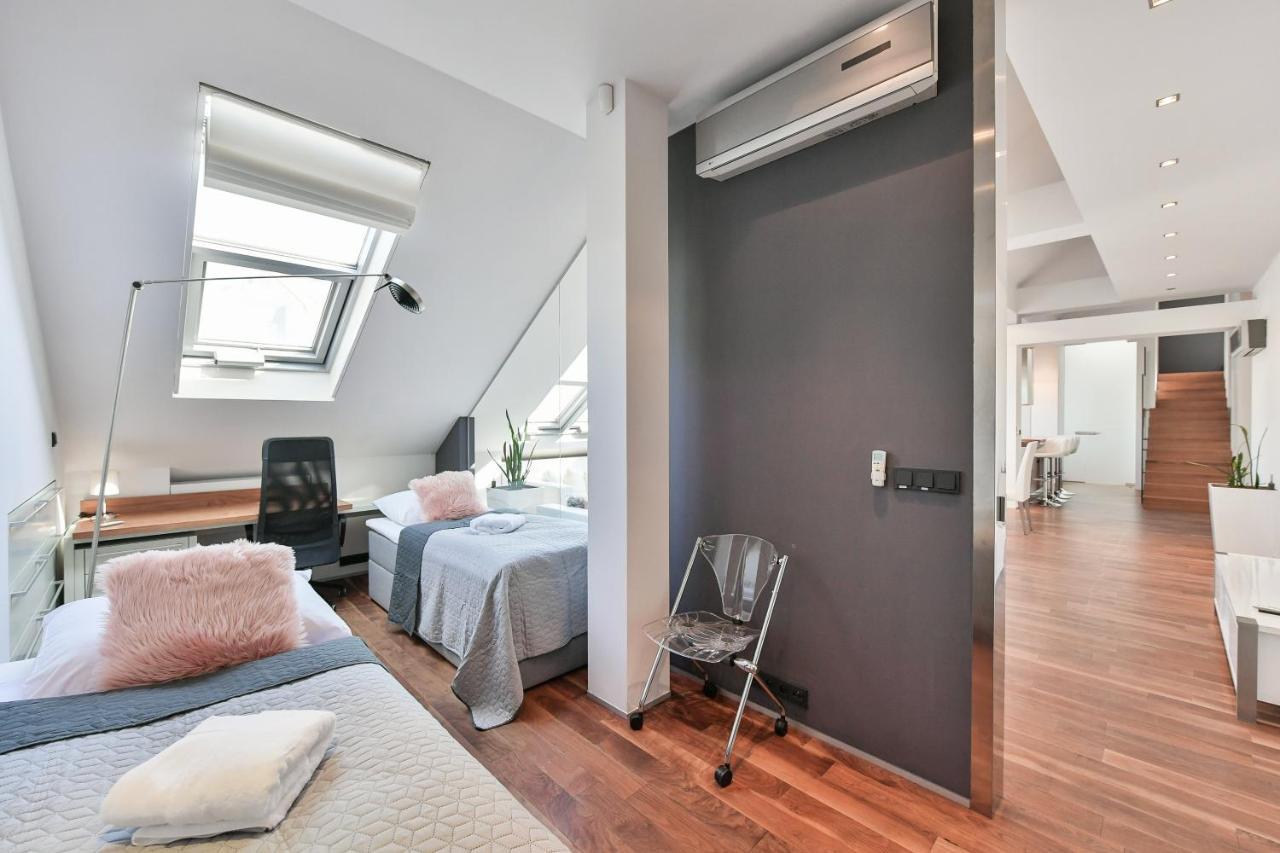 Luxury Central Penthouse With Sauna, Terrace, 250M2, 5Bdrm, 3Bthrm Прага Экстерьер фото